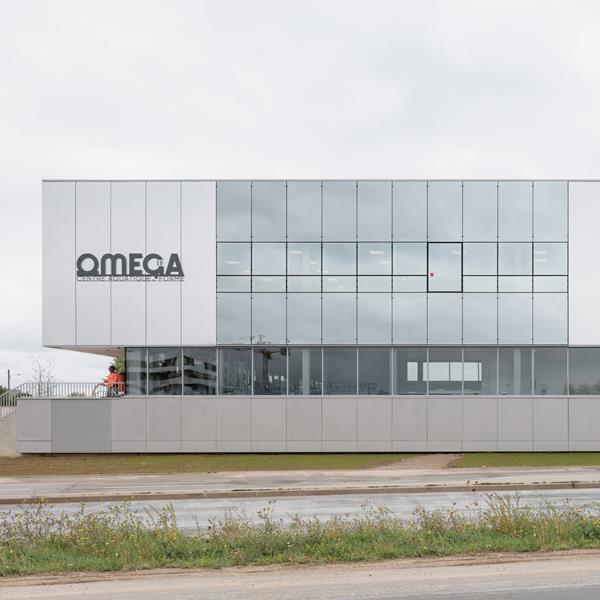 Oméga  triple son offre !